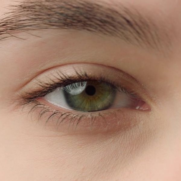 Gros plan sur un œil avant la capture de l'iris